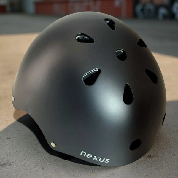 Stuntstep Helm Nexus Zwart