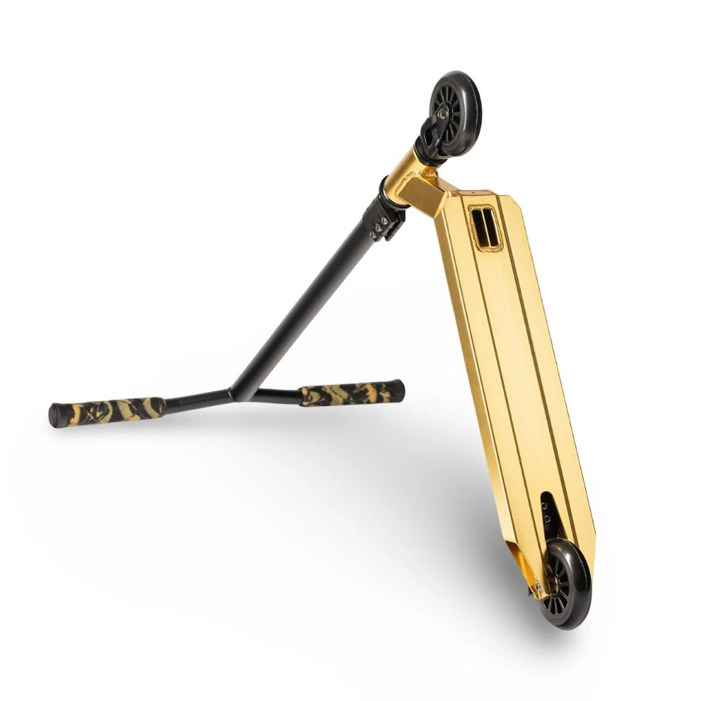 SKITT Stuntstep Icon 82cm Goud Zwart