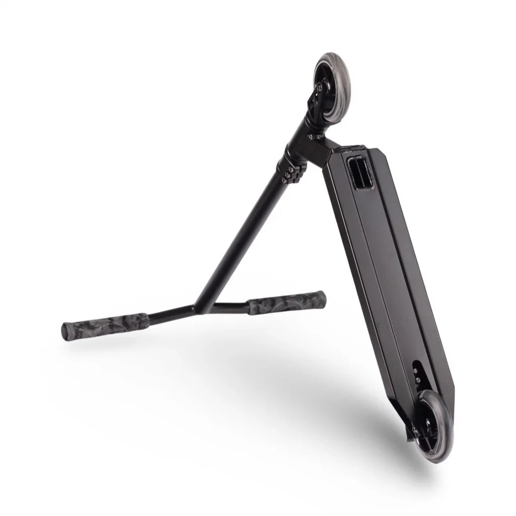 Skitt Stuntstep Impact Zwart 84cm