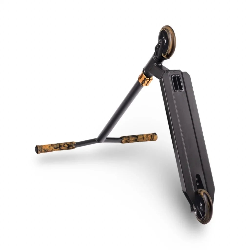 Skitt Stuntstep Impact Zwart - Goud 84cm