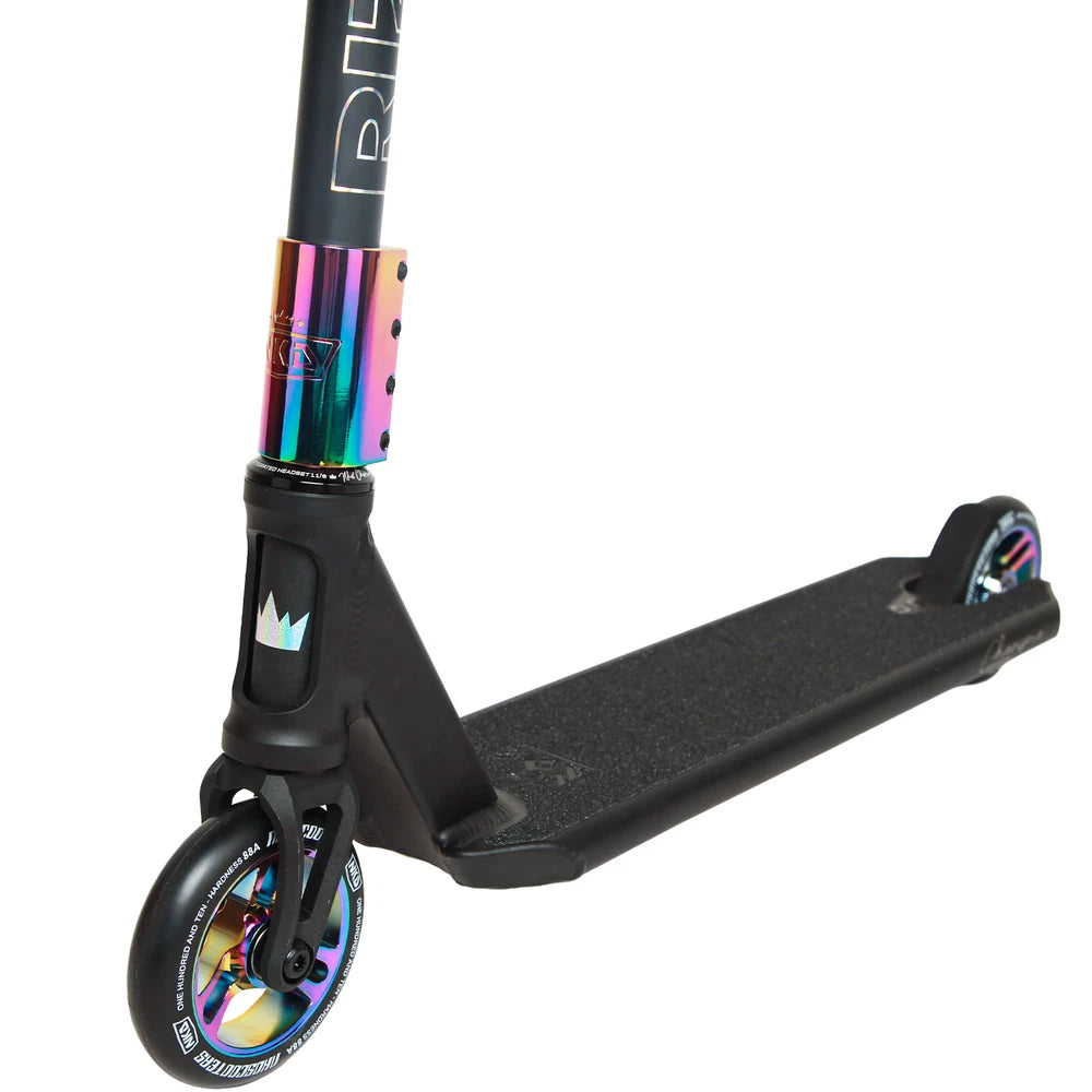 NKD Rizz Stuntstep Zwart Neochrome 88cm