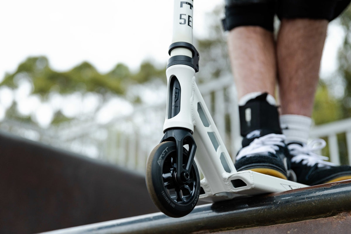 Grit Elite 5er Scooter White Satin