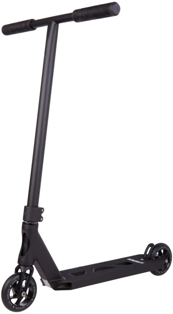 Striker Essential M Scooter Black