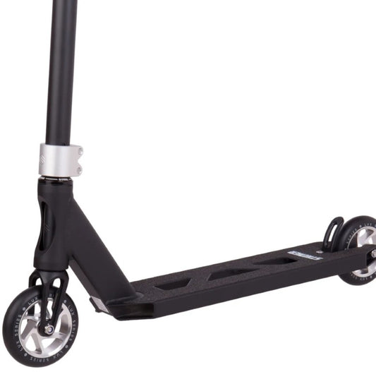 Striker Essential L Scooter Black Silver