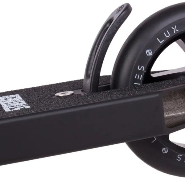 Striker Essential L Scooter Black