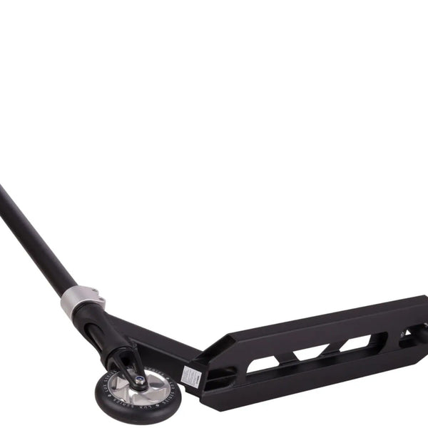 Striker Essential S Scooter Black Silver